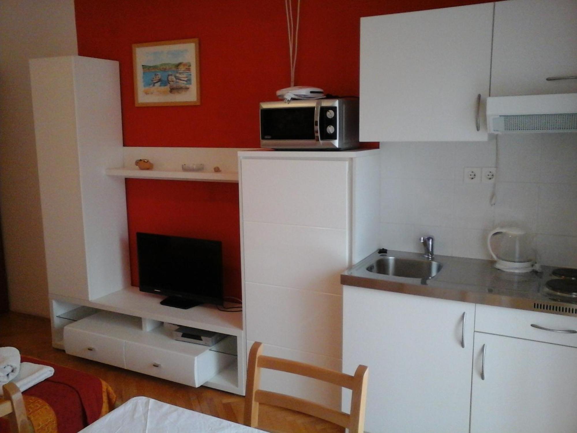 Apartments And Rooms Dobrila イェルサ 部屋 写真