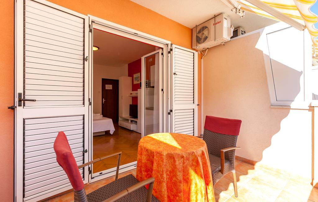 Apartments And Rooms Dobrila イェルサ エクステリア 写真