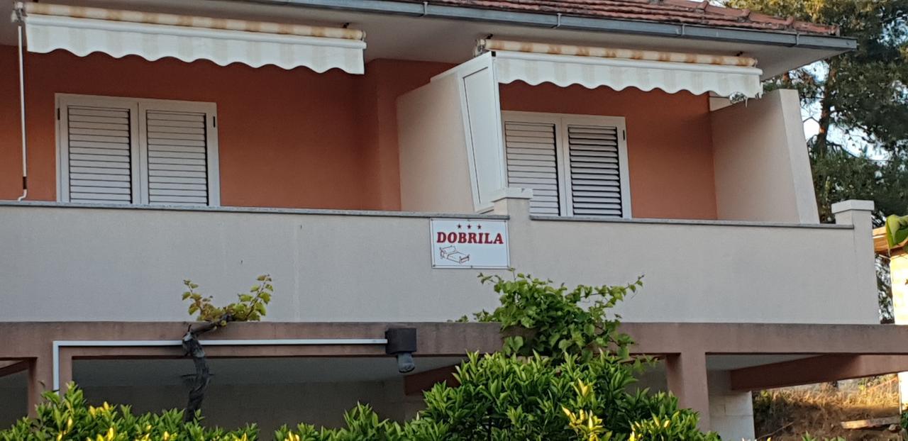 Apartments And Rooms Dobrila イェルサ エクステリア 写真