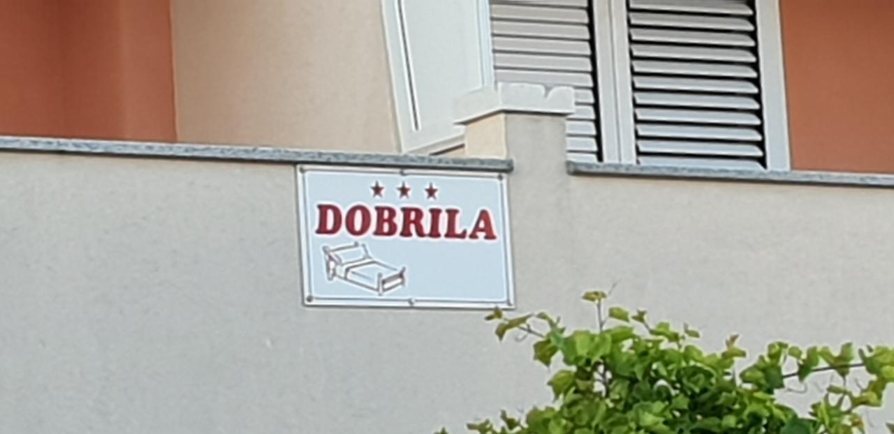 Apartments And Rooms Dobrila イェルサ エクステリア 写真