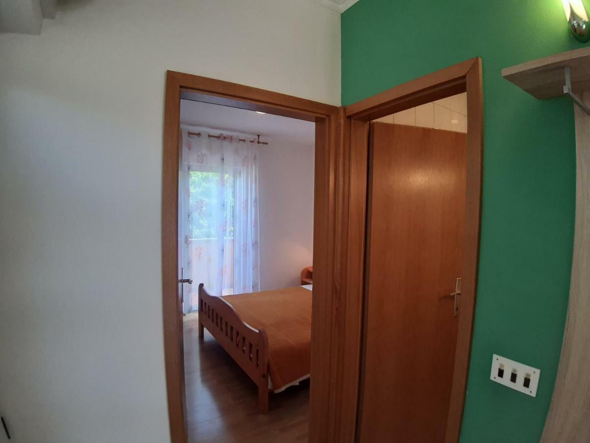 Apartments And Rooms Dobrila イェルサ エクステリア 写真